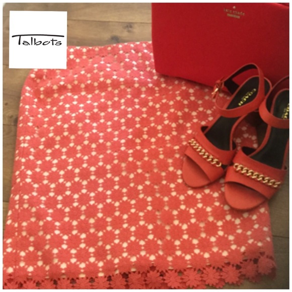 NWOT CROCHET FLORET PENCIL SKIRT CREAM LINING - Picture 3 of 8